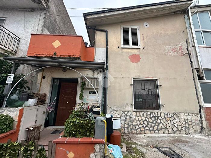 Casa con 5 locali in vendita in Via Napoli, Montesarchio