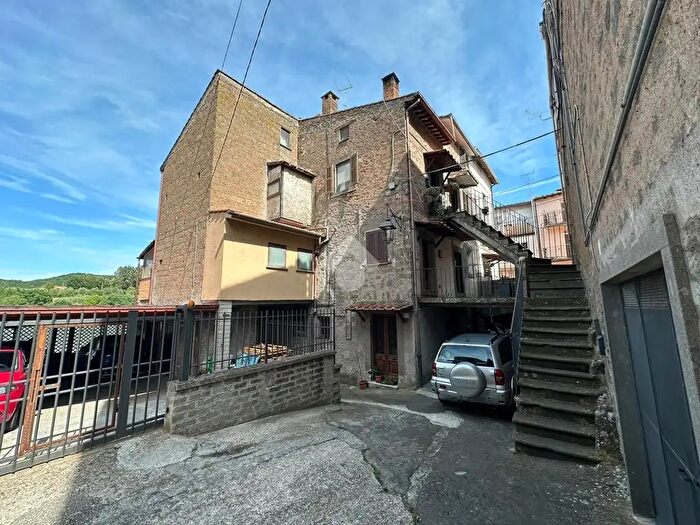 Appartamento bilocale in vendita in Via Zuccari, Viterbo