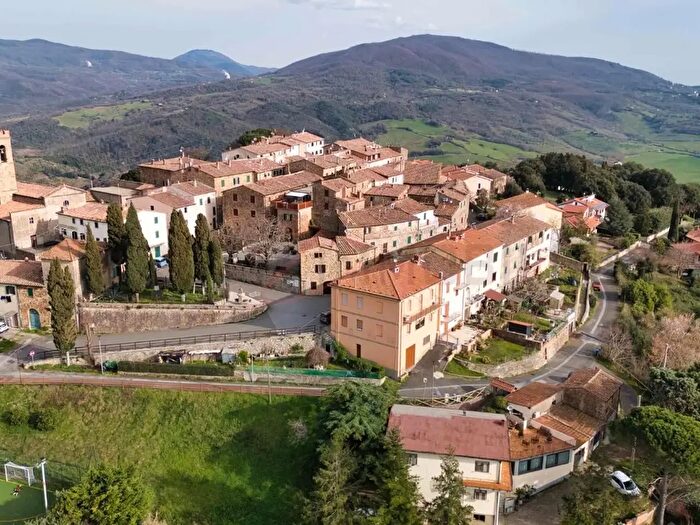 Appartamento con 7 locali in vendita in Pomarance