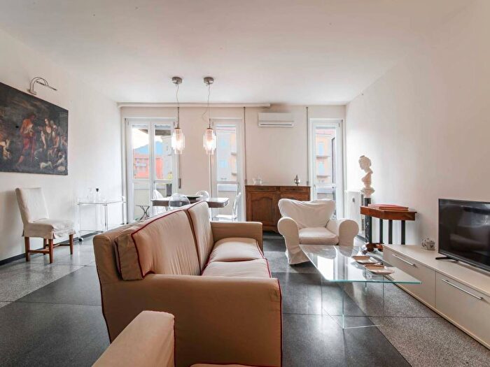 Appartamento trilocale in affitto in Via Mentana, Borghi, Como