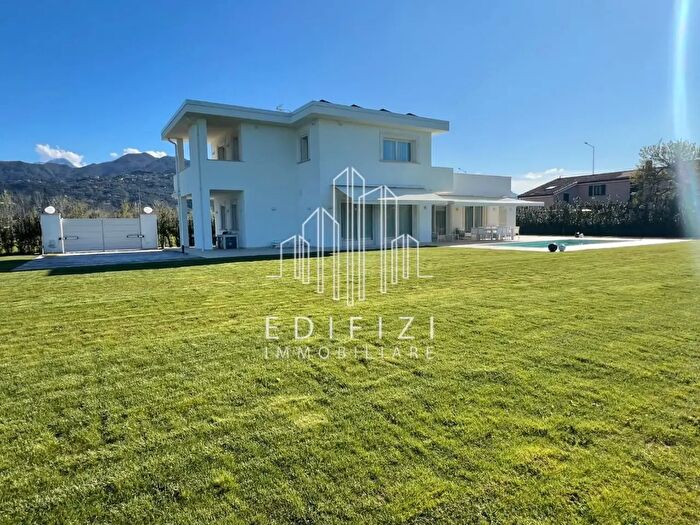 Casa con 6 locali in vendita in a Vaiana, Pietrasanta