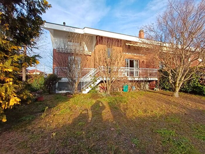 Casa con 8 locali in vendita in Via Don Marianetti, Cirie