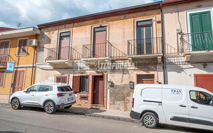 Appartamento trilocale in vendita in Località Mili Marina, Messina