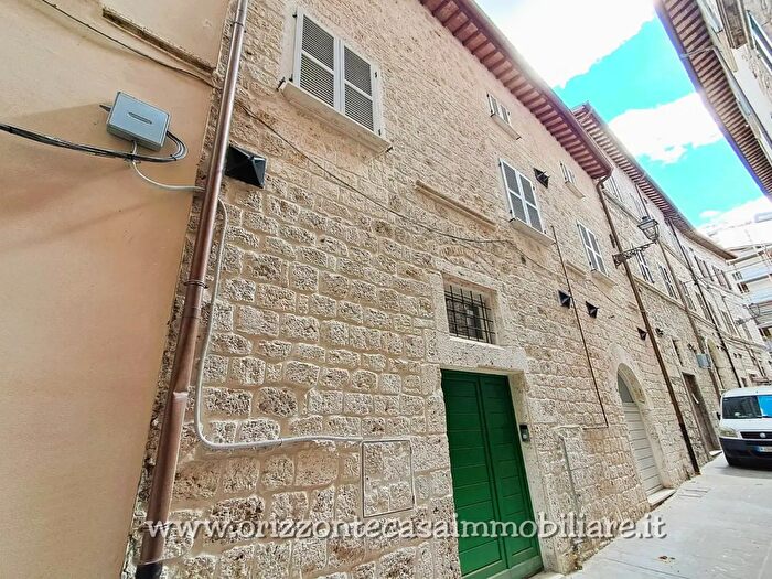 Appartamento con 6 locali in vendita in Ascoli Piceno