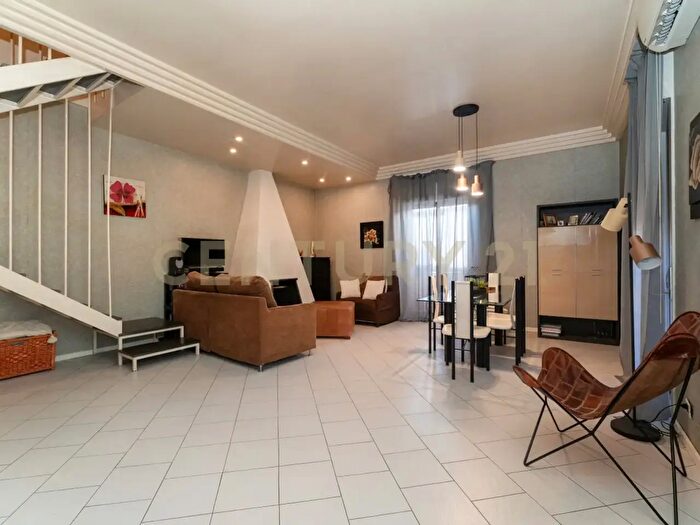 Appartamento con 6 locali in vendita in Via Allegria, Catania