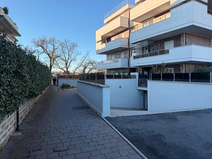 Appartamento trilocale in affitto in Via Forno Saraceno, Casalotti, Roma