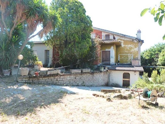 Casa con 6 locali in vendita in Via Colle Biadaro, Anguillara Sabazia