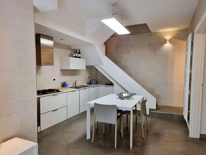 Casa con 5 locali in vendita in Massa