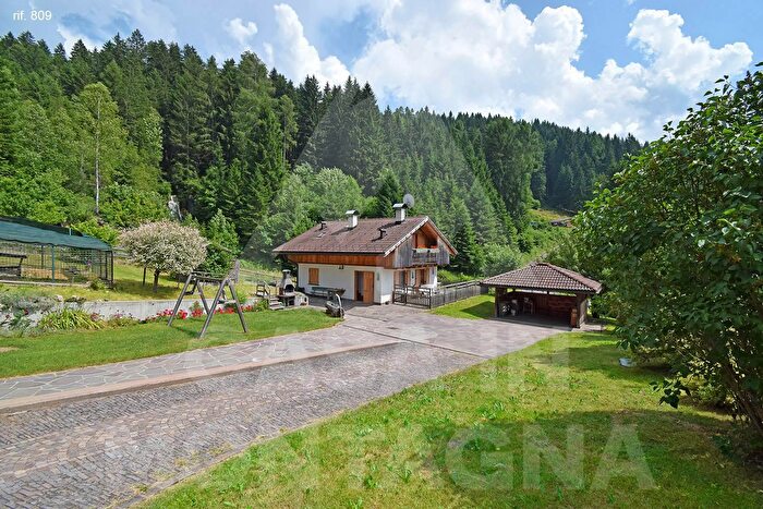 Casa con 6 locali in vendita in Predazzo