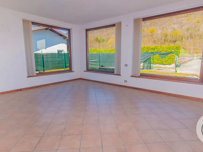 Casa con 6 locali in vendita in Via Provinciale Snc, Rancio Valcuvia