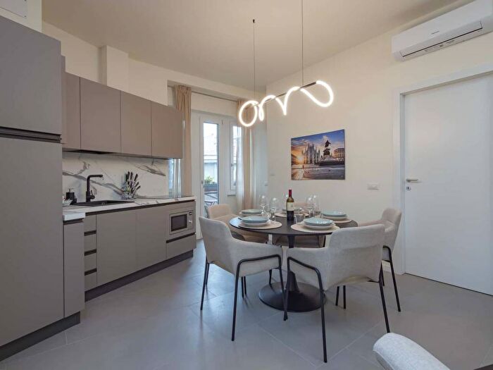 Appartamento trilocale in affitto in Via Giuseppe Prina, Paolo Sarpi, Milano