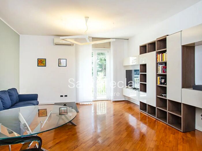 Appartamento trilocale in vendita in Viale Legioni Romane, Milano