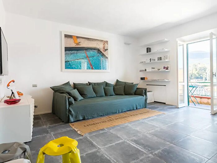 Appartamento quadrilocale in vendita in Piazza Vincenzo Ricasoli, Monte Argentario