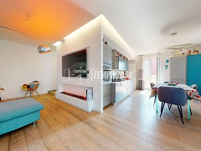 Appartamento trilocale in vendita in Via Giulio Petroni, Bari