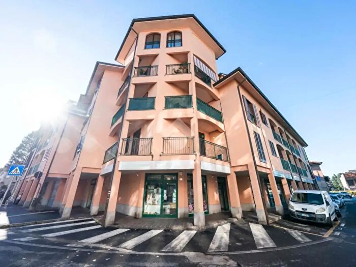 Appartamento trilocale in vendita in Via Italia, Albiate