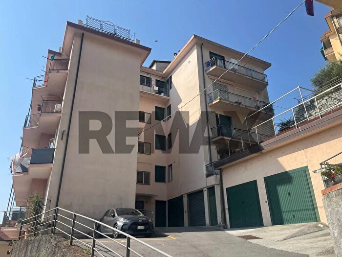 Appartamento trilocale in affitto in Varazze