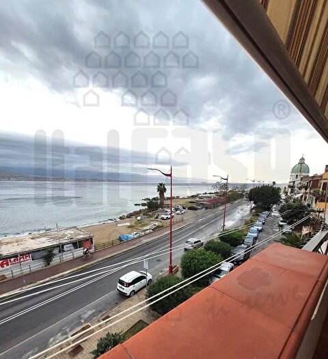 Casa con 5 locali in vendita in Consolare Pompea Vill Pace, Messina