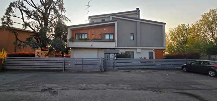 Appartamento con 8 locali in vendita in Via Monviso, Brugherio