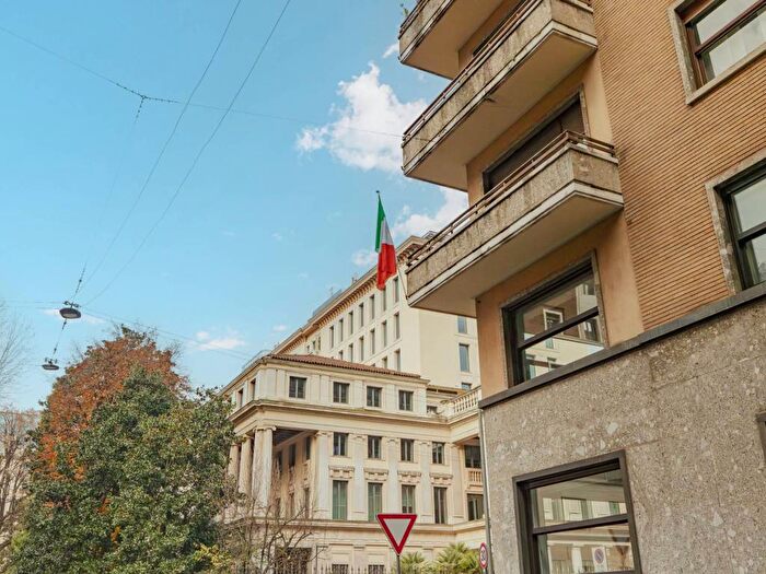 Appartamento trilocale in affitto in Corso di Porta Nuova, Turati, Milano