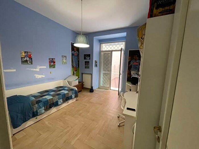 Appartamento trilocale in affitto in Vico Teatro Nuovo, Quartieri Spagnoli, Napoli