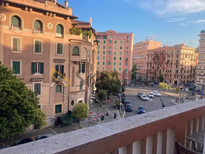Appartamento quadrilocale in affitto in Via Soana, Roma