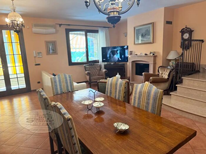 Casa con 10 locali in vendita in Formigine