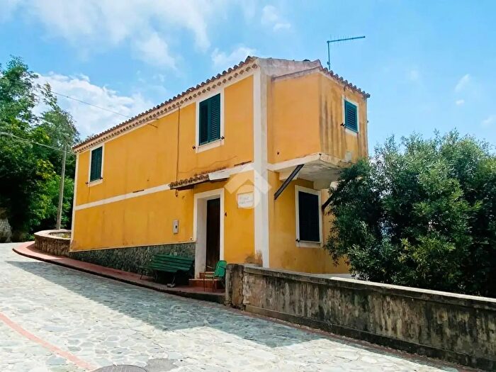 Appartamento quadrilocale in vendita in Via Michele Bianchi, Belmonte Calabro