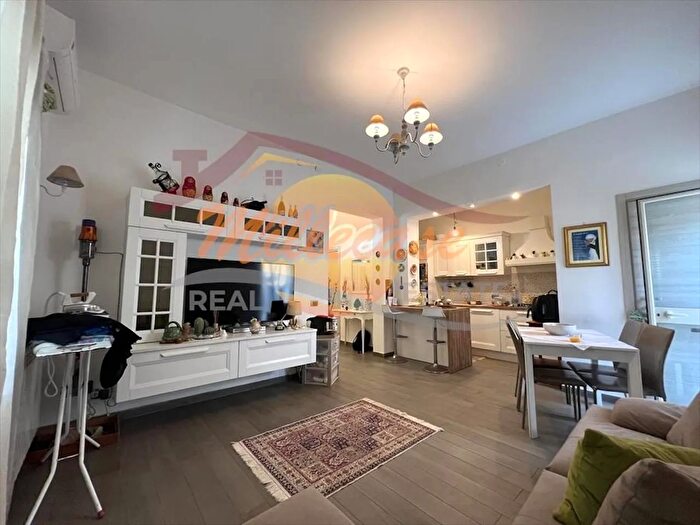 Appartamento quadrilocale in vendita in Via Aidone, Siracusa