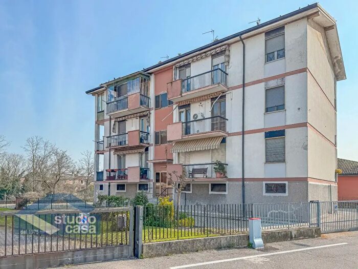 Appartamento bilocale in vendita in Via IV Novembre, Turano Lodigiano