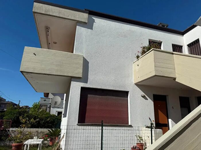 Appartamento trilocale in vendita in Massa