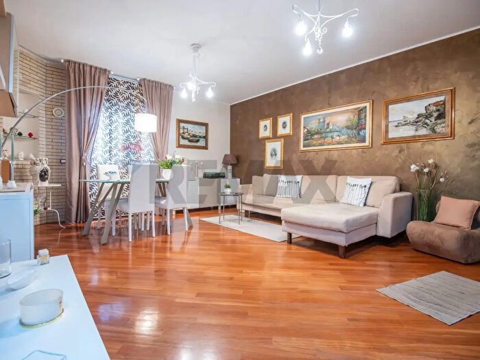 Appartamento con 6 locali in vendita in Via Mario Scelba, Caltagirone