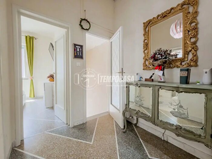 Appartamento trilocale in vendita in Via Amerigo Vespucci, Viareggio