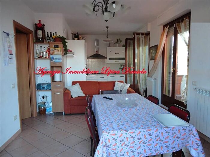 Appartamento trilocale in vendita in Torrita Di Siena