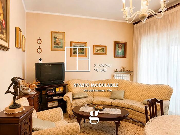 Appartamento trilocale in vendita in Via dell'Epomeo, Napoli