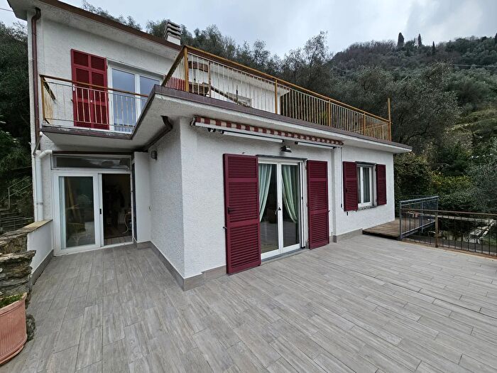 Appartamento trilocale in vendita in Via San Maurizio dei Monti, Rapallo