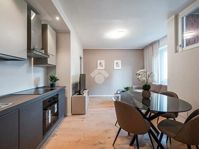 Appartamento trilocale in vendita in Via Alberto Pepere, Milano