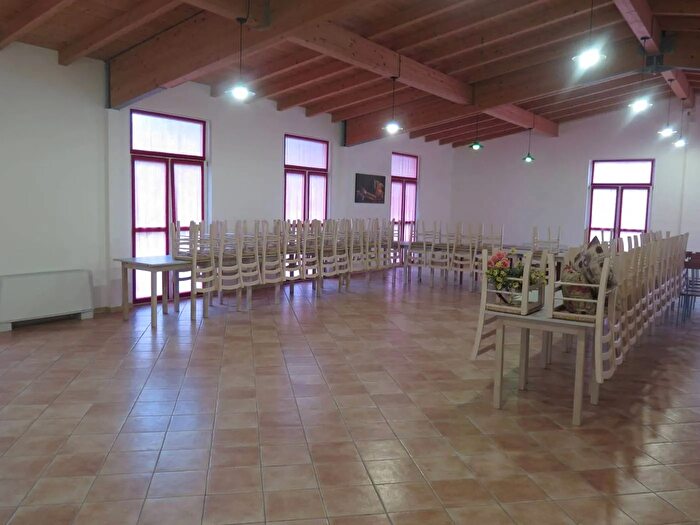 Casa con 13 locali in vendita in Via Calbiga Porlezza, Porlezza