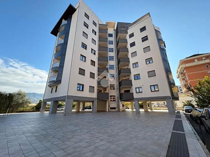 Appartamento quadrilocale in vendita in Via Alessandro Volta, Rende