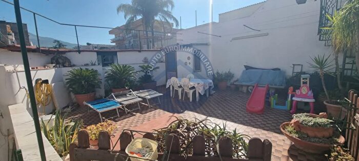 Appartamento quadrilocale in vendita in Via Emilia, Torre Del Greco