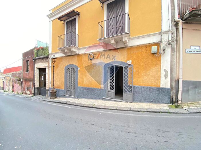 Casa bilocale in vendita in Piazza Chiesa Madre, SantAgata Li Battiati