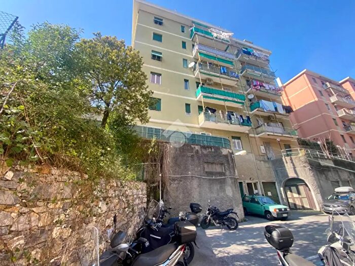 Appartamento trilocale in vendita in Via Giovanni Trossarelli, Genova