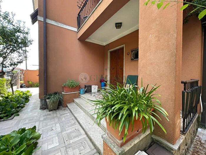Casa con 8 locali in vendita in Via Privata Massa Neri, Sarzana