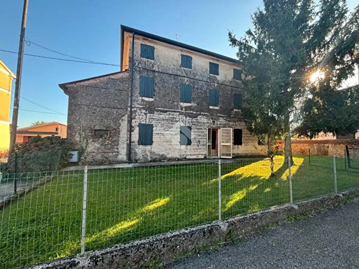 Casa con 8 locali in vendita in Vedelago