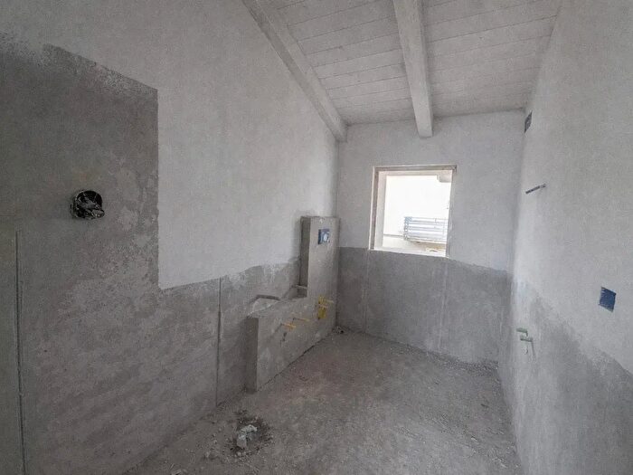 Casa con 7 locali in vendita in Castelfranco Di Sotto