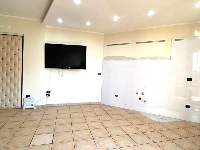 Appartamento trilocale in affitto in Via On Roberto Felice Bigliardo, Acerra