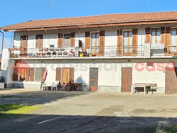 Casa con 10 locali in vendita in Via Broglia, Pinerolo