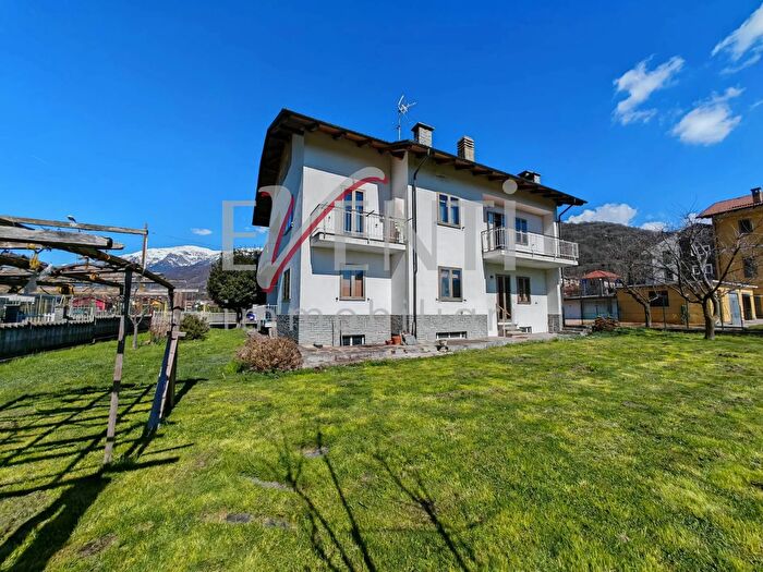 Casa con 13 locali in vendita in Via Fiume, Pinasca