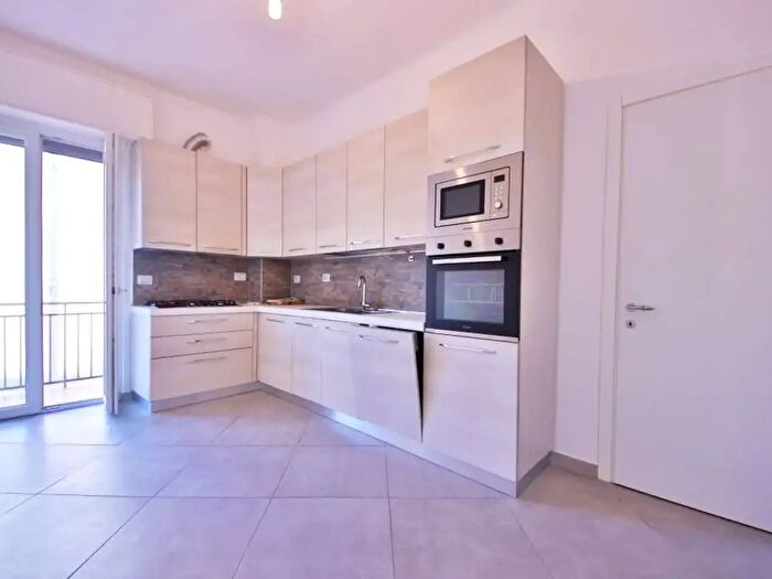 Appartamento con 5 locali in vendita in Via Cei, Genova