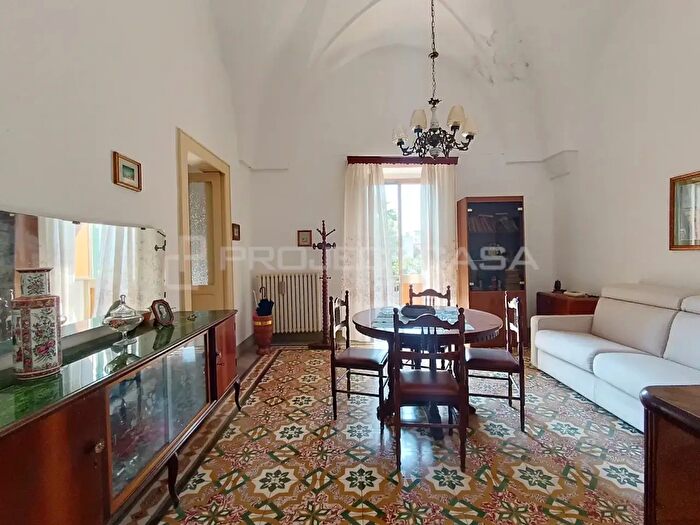 Casa trilocale in vendita in Via Cristoforo Colombo, Botrugno