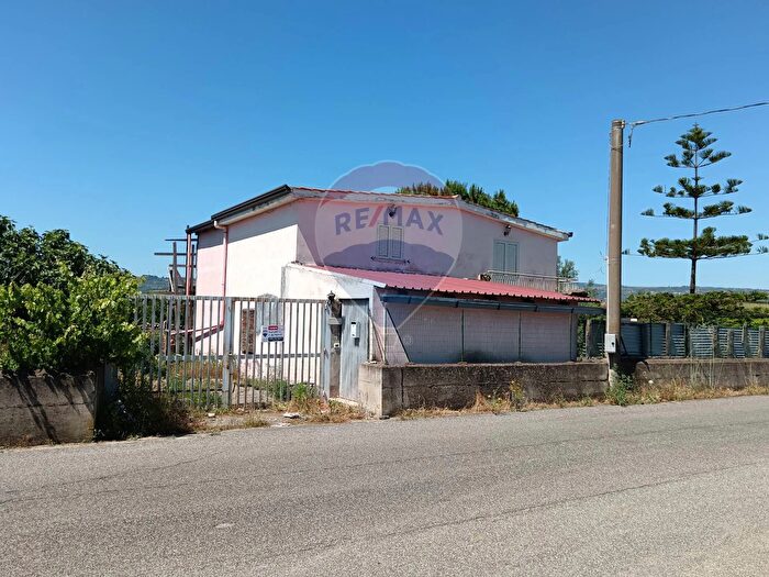 Casa con 6 locali in vendita in Contrada Petraro, Scordia